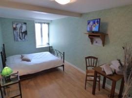 Auberge Des Petits, hotel v destinaci Saint-Igny-de-Vers