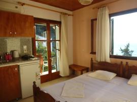 Studios Andreas, hotel with parking in Boukari