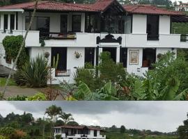 Santamaría Hotel Bed and Breakfast, farm stay in Pereira