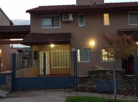 Duplex a mts del Rio con Aire Acond, Gumersindo Sayago Hospital, Villa Carlos Paz, hótel í nágrenninu