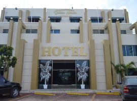 Golden House Hotel & Convention Center, hotel with parking in Santo Domingo