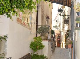 Relax nel Centro Storico: San Nicola Arcella'da bir otel