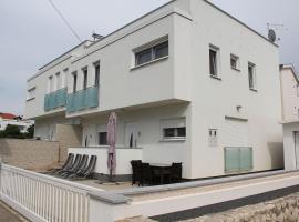 Apartmani Vrsi Mulo, hotel di Vrsi