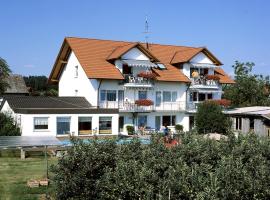 Obst- und Ferienhof Schäfler, hotel with parking in Hattnau