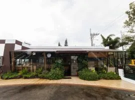 RedDoorz Plus at The Ridge Tagaytay