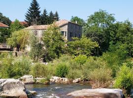 Gite Le Moulin de Rosieres Moulin Champetier、Rosièresのホテル