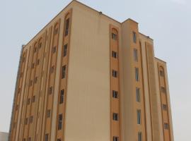 Manarat Manah Hotel Apartments, ξενοδοχείο διαμερισμάτων σε Bilād Manaḩ