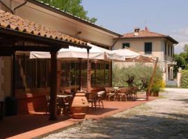 Hotel Giuly, hotel in Torre del Lago Puccini