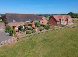 The Dinney Holiday Cottages, villa in Bridgnorth