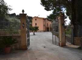 Villa Tiberio: San Mauro Castelverde'de bir çiftlik evi
