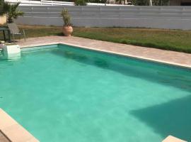 Limni Pool House B, hotel a Làrnaca