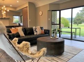 Luxury K-Lodge with Golf course view-Rotorua, hotel v destinaci Rotorua
