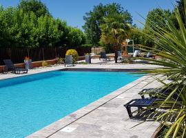 Logis Hotel Archambeau – hotel w mieście Thonac