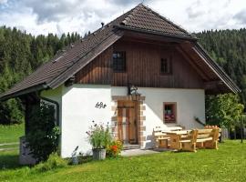 Ferienhaus Gobald, hotel con piscina en Murau
