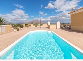 Residential jardín del pintor - la casa amarilla, hotel cu piscine din Jacarilla