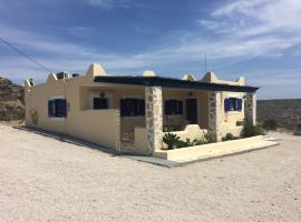 Maria's Anatolia Villa, hotelli kohteessa Karpathos