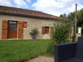 Le Haut Fontaine : minis maisons de charme، مكان مبيت وإفطار في Saint-Georges-lès-Baillargeaux