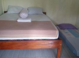 Pedek Homestay, hotel en Praya