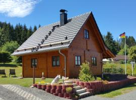 Ferienhaus Wolfs-Revier, hotel sa parkingom u gradu Drognitz