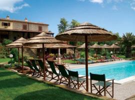 La Valle Del Sole Country House, hotel with parking in SantʼIppolito