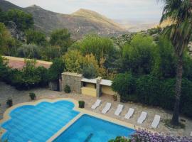 Auberge des Cascades Imouzzer - Paradise Valley, hotel v destinaci Imouzzer des Ida Ou Tanane