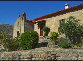 Castelo Cottages, villa i Castelo Novo