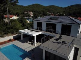 Seaside villa at Prizba, casa vacanze a Prižba