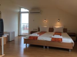 Guest House Kiwi, hotel in Golden Sands