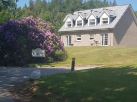 Inchmarlo villa27, hotel with parking in Banchory