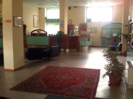 Hotel Continental, hotel v destinaci Carmagnola