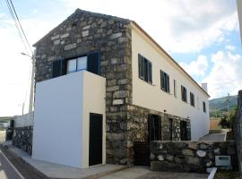 Ref&uacute;gio, hotel com piscina em Horta