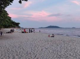 Auberge de la Plage, hotel vicino alla spiaggia a Kep