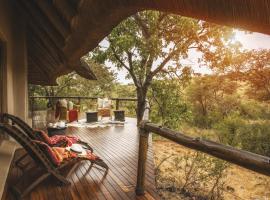 Tuningi Safari Lodge, hotel dengan kolam renang di Madikwe Game Reserve