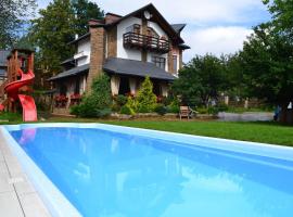 Hata Hutsula, rezort v destinaci Mykulyčyn