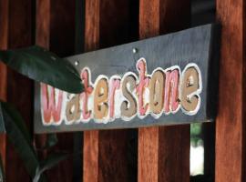 Waterstone Guesthouse, hotel v destinaci Bukit Lawang