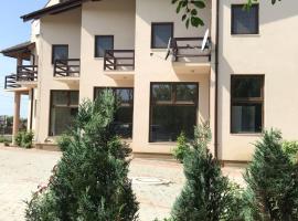 Pensiunea Casa Soarelui – hotel z parkingiem w mieście Şimian