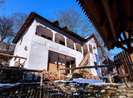 Conacul Copilăriei, hotel with parking in Ruginoasa