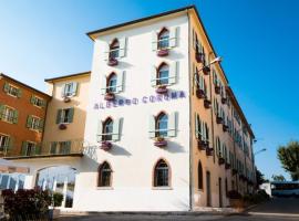 Hotel Corona、Spiazzi Di Caprinoの駐車場付きホテル