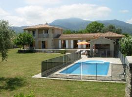 Villa mit grosser Sommerküche und Pool, 8 Minuten zum Sandstrand Cap Sud, hotel in LʼArena