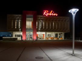 Centrum Konferencyjno - Bankietowe Rubin – hotel w pobliżu miejsca Centrum handlowe Manufaktura w Łodzi