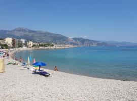 Beautiful studio near sea (free parking)