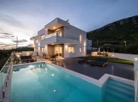 Luxury Villa Ena
