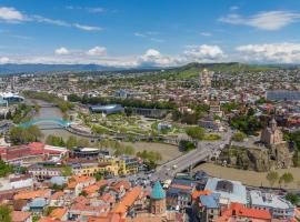 Hotel Caucasus – hotel w dzielnicy Saburtalo w mieście Tbilisi City