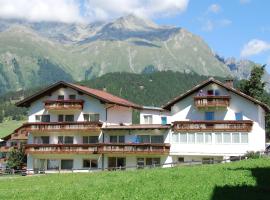 Alpenpension Regina, hotelli kohteessa Nauders