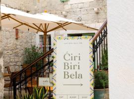Ćiri Biri Bela Private dorm, hotel in Split