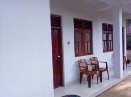 Dinesh Guest House, hotel i nærheden af Kataragama-templet, Kataragama