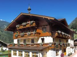 Familienhotel Oberkarteis, hotel en Hüttschlag