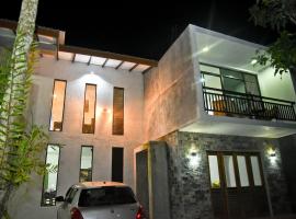 Ayubowan Holiday Home, hotel near Gadaladeniya Temple, Kandy