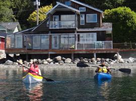 Orca Lodge، بيت عطلات شاطئي في Sointula