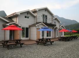 Byelgang Pension, villa in Jeongseon